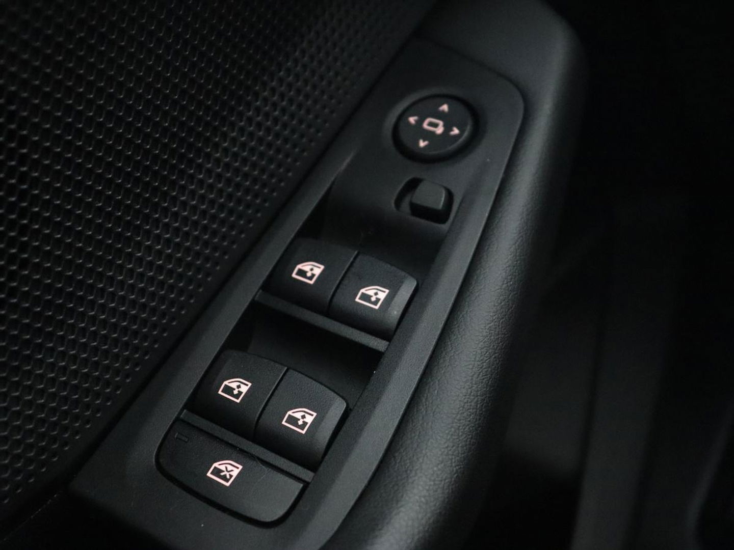 BMW 1-serie 120i Business Edition | Stoelverwarming | Sportstoelen | Carplay | Live Cockpit | Navigatie | Climate control | Parkeerhulp | Cruise control