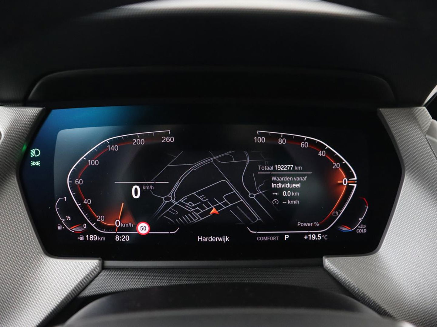BMW 1-serie 120i Business Edition | Stoelverwarming | Sportstoelen | Carplay | Live Cockpit | Navigatie | Climate control | Parkeerhulp | Cruise control