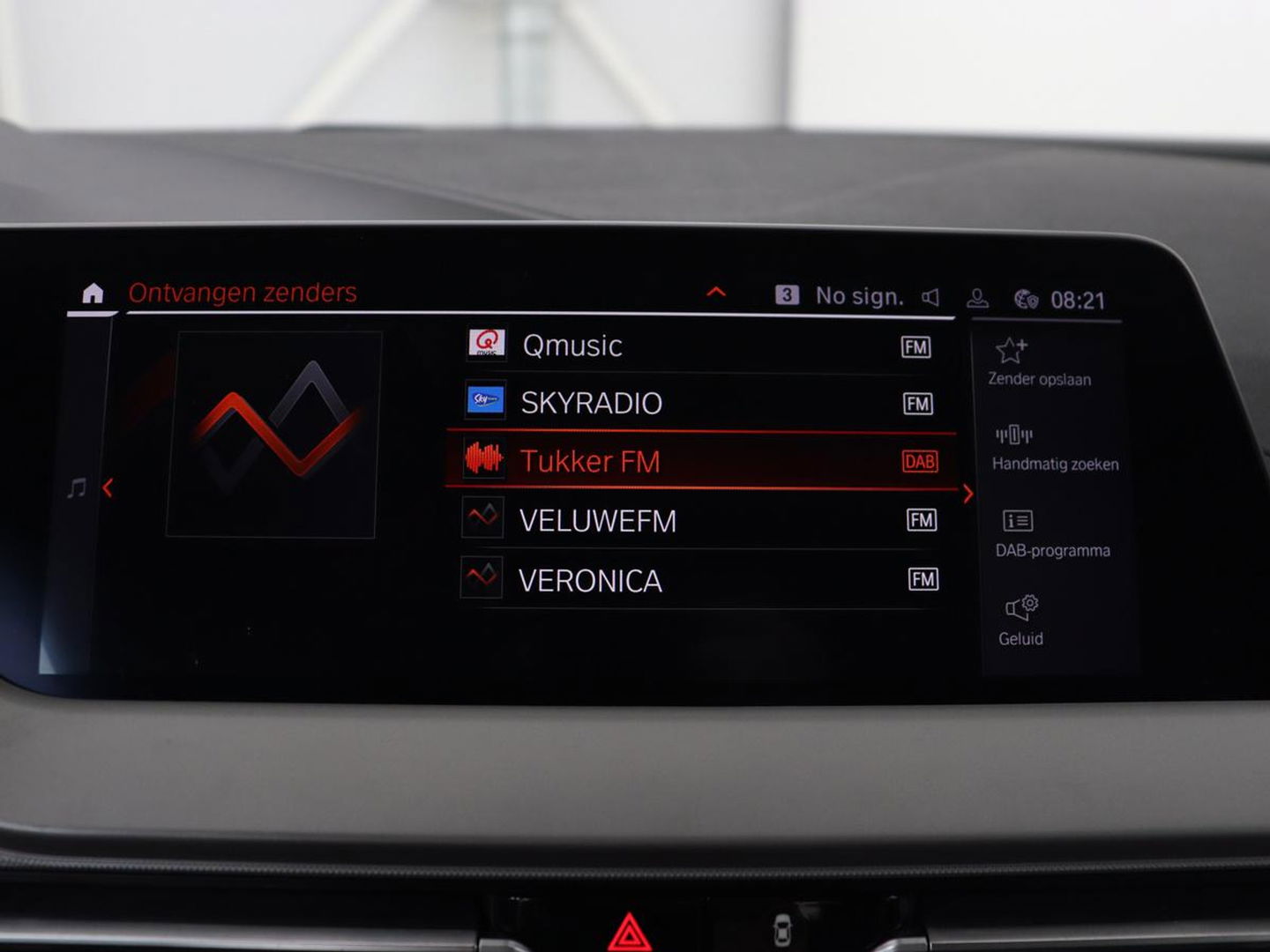 BMW 1-serie 120i Business Edition | Stoelverwarming | Sportstoelen | Carplay | Live Cockpit | Navigatie | Climate control | Parkeerhulp | Cruise control