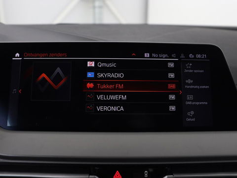 BMW 1-serie 120i Business Edition | Stoelverwarming | Sportstoelen | Carplay | Live Cockpit | Navigatie | Climate control | Parkeerhulp | Cruise control