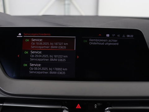 BMW 1-serie 120i Business Edition | Stoelverwarming | Sportstoelen | Carplay | Live Cockpit | Navigatie | Climate control | Parkeerhulp | Cruise control