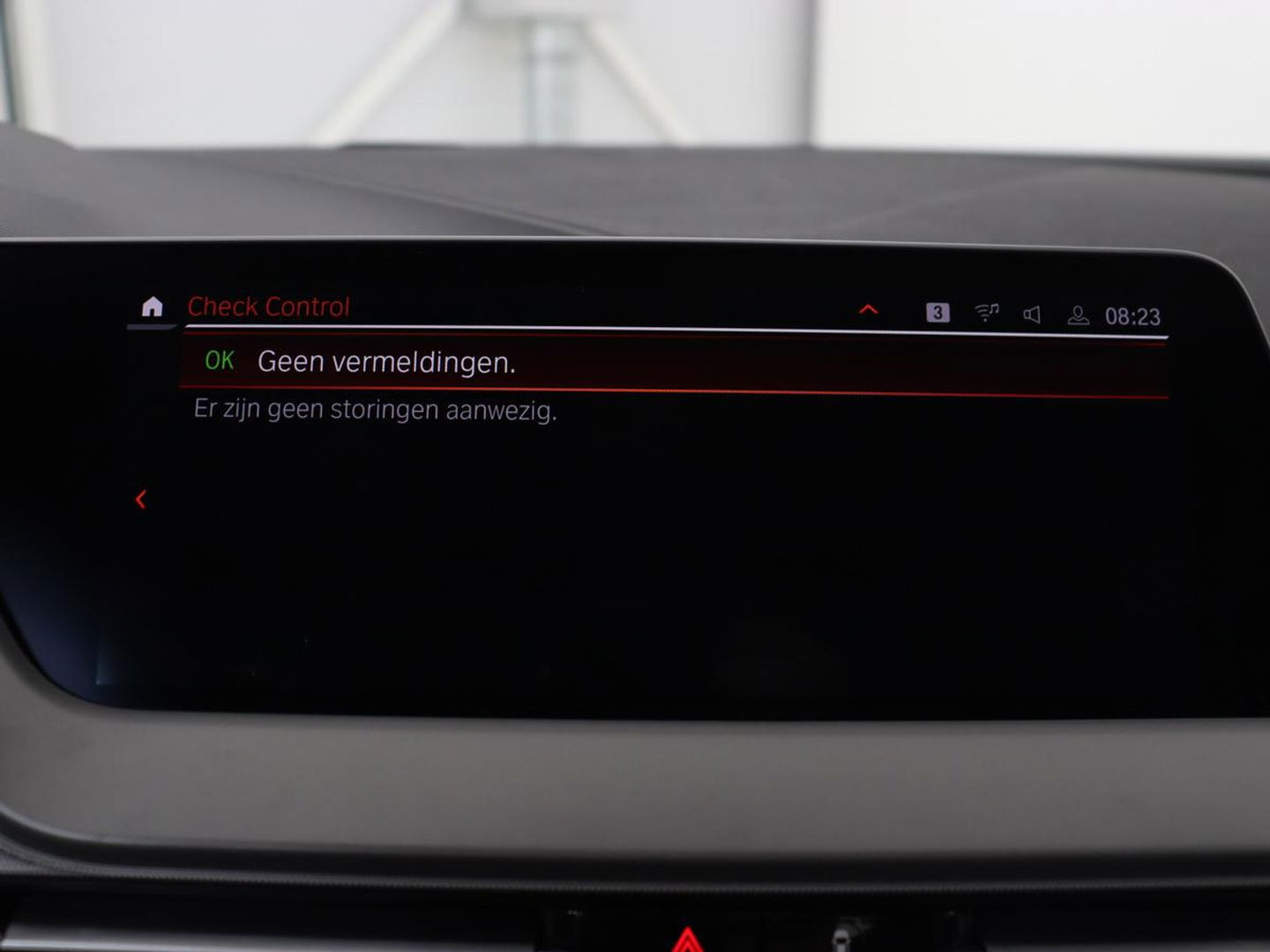 BMW 1-serie 120i Business Edition | Stoelverwarming | Sportstoelen | Carplay | Live Cockpit | Navigatie | Climate control | Parkeerhulp | Cruise control