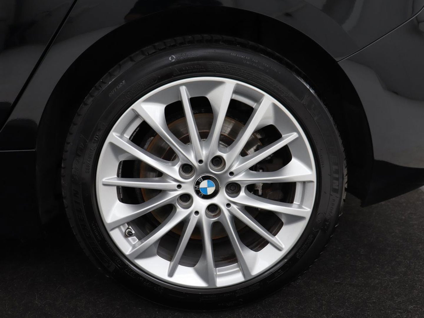 BMW 1-serie 120i Business Edition | Stoelverwarming | Sportstoelen | Carplay | Live Cockpit | Navigatie | Climate control | Parkeerhulp | Cruise control