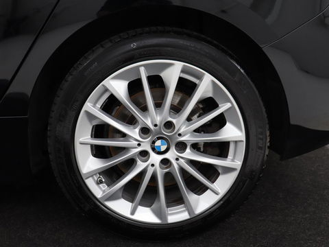 BMW 1-serie 120i Business Edition | Stoelverwarming | Sportstoelen | Carplay | Live Cockpit | Navigatie | Climate control | Parkeerhulp | Cruise control