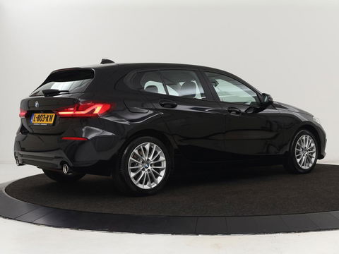 BMW 1-serie 120i Business Edition | Stoelverwarming | Sportstoelen | Carplay | Live Cockpit | Navigatie | Climate control | Parkeerhulp | Cruise control