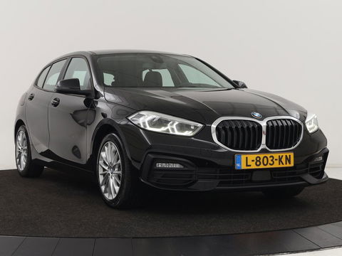 BMW 1-serie 120i Business Edition | Stoelverwarming | Sportstoelen | Carplay | Live Cockpit | Navigatie | Climate control | Parkeerhulp | Cruise control