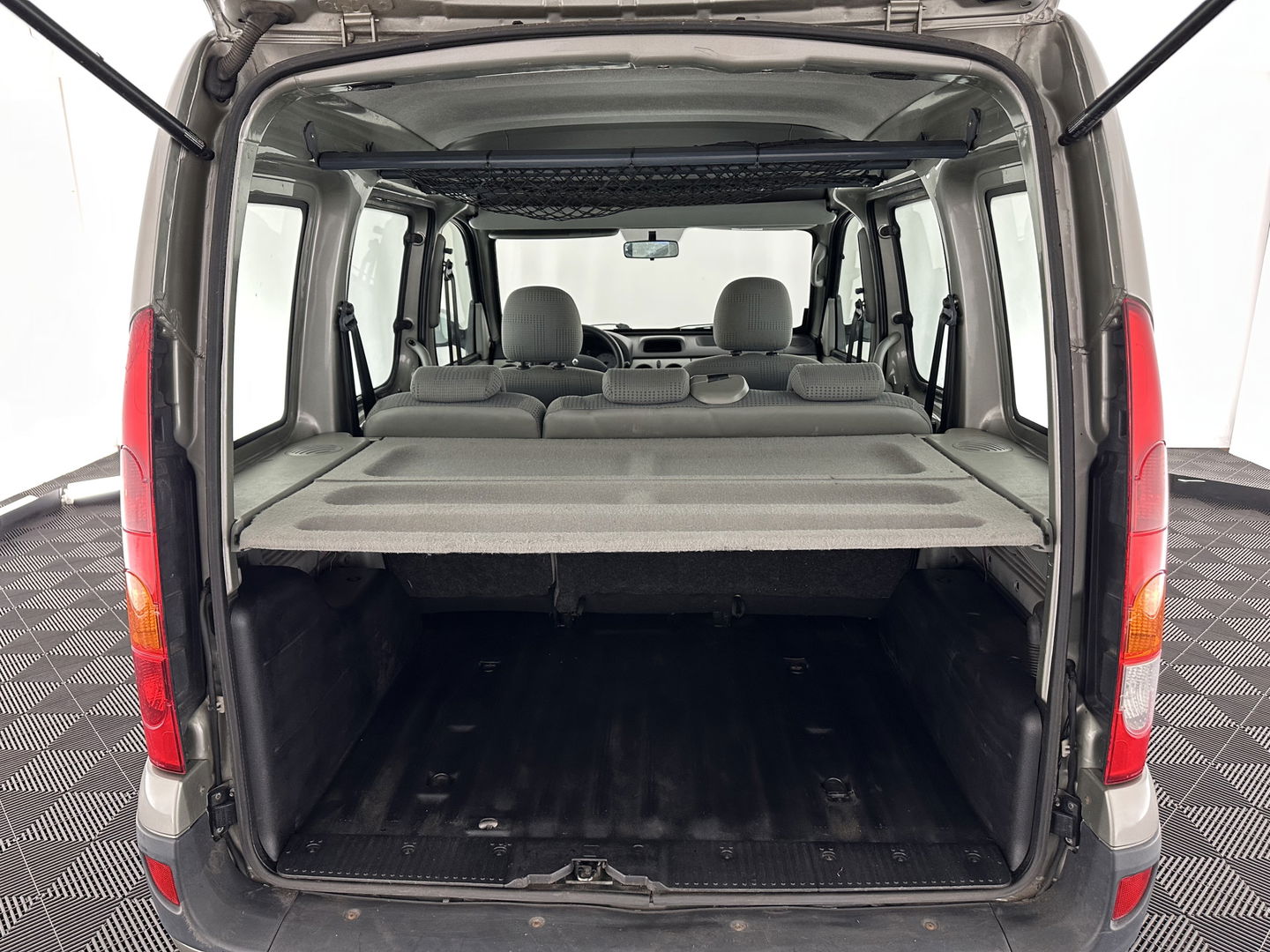 Renault Kangoo 1.6-16V Privilège *AIRCO | COMFORT-SEATS | TOWBAR | CRUISE | CAMERA | RADIO*
