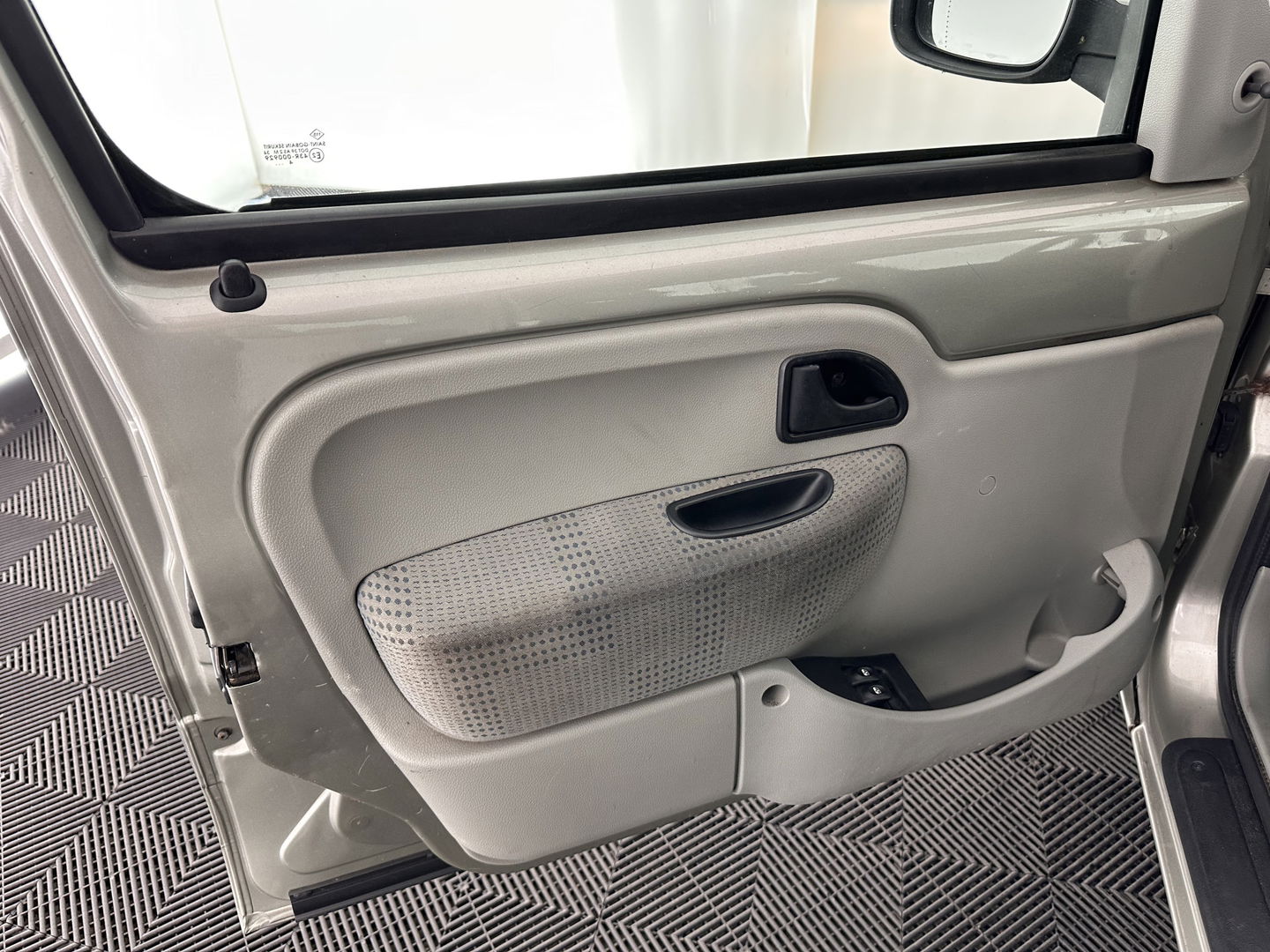 Renault Kangoo 1.6-16V Privilège *AIRCO | COMFORT-SEATS | TOWBAR | CRUISE | CAMERA | RADIO*