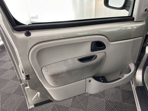 Renault Kangoo 1.6-16V Privilège *AIRCO | COMFORT-SEATS | TOWBAR | CRUISE | CAMERA | RADIO*