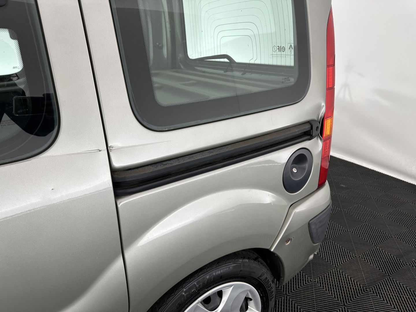 Renault Kangoo 1.6-16V Privilège *AIRCO | COMFORT-SEATS | TOWBAR | CRUISE | CAMERA | RADIO*