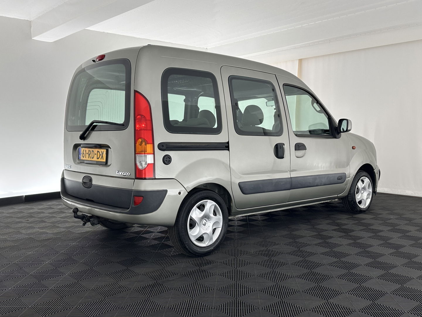 Renault Kangoo 1.6-16V Privilège *AIRCO | COMFORT-SEATS | TOWBAR | CRUISE | CAMERA | RADIO*