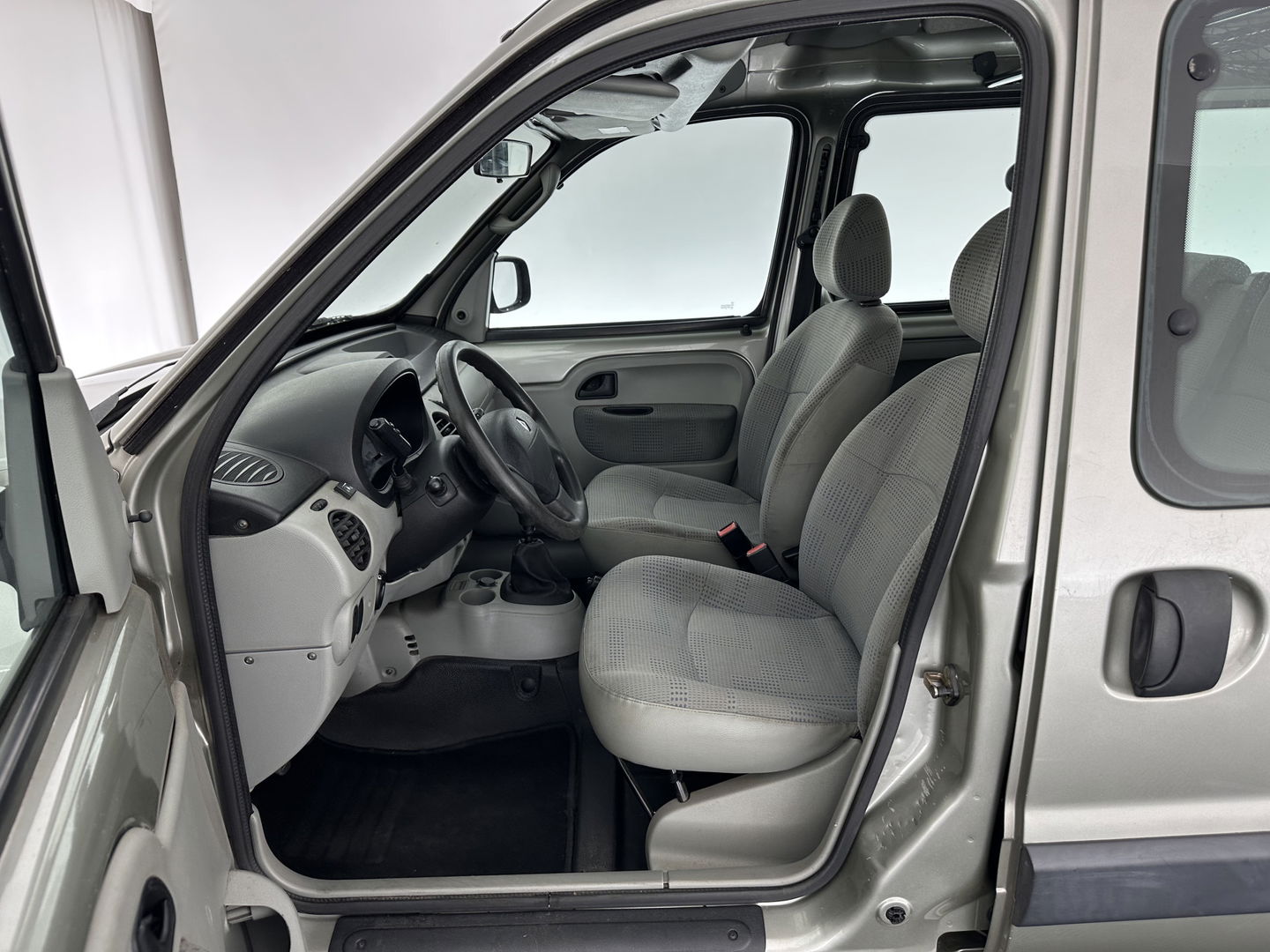 Renault Kangoo 1.6-16V Privilège *AIRCO | COMFORT-SEATS | TOWBAR | CRUISE | CAMERA | RADIO*