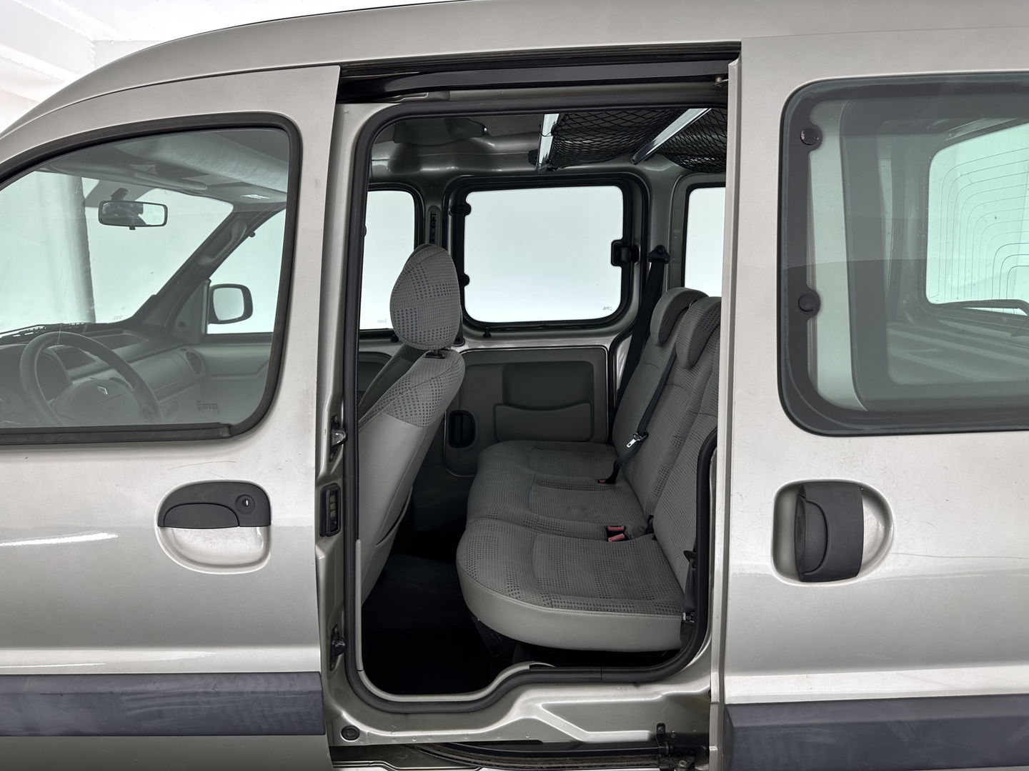 Renault Kangoo 1.6-16V Privilège *AIRCO | COMFORT-SEATS | TOWBAR | CRUISE | CAMERA | RADIO*