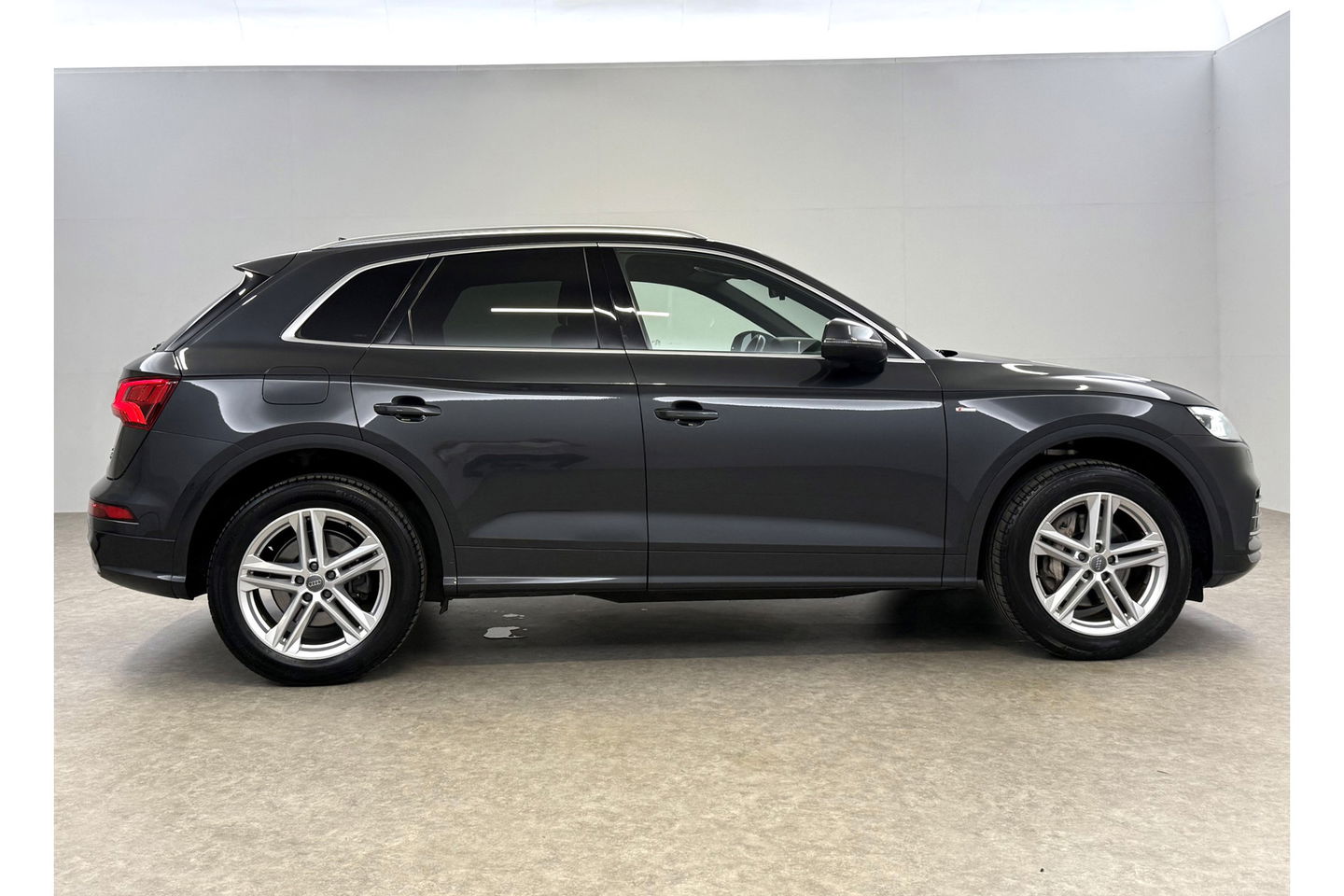 Audi Q5 55 TFSI e Quattro S-line 327PK Camera LED Virtual ACC Clima Navi 20"LMV PDC