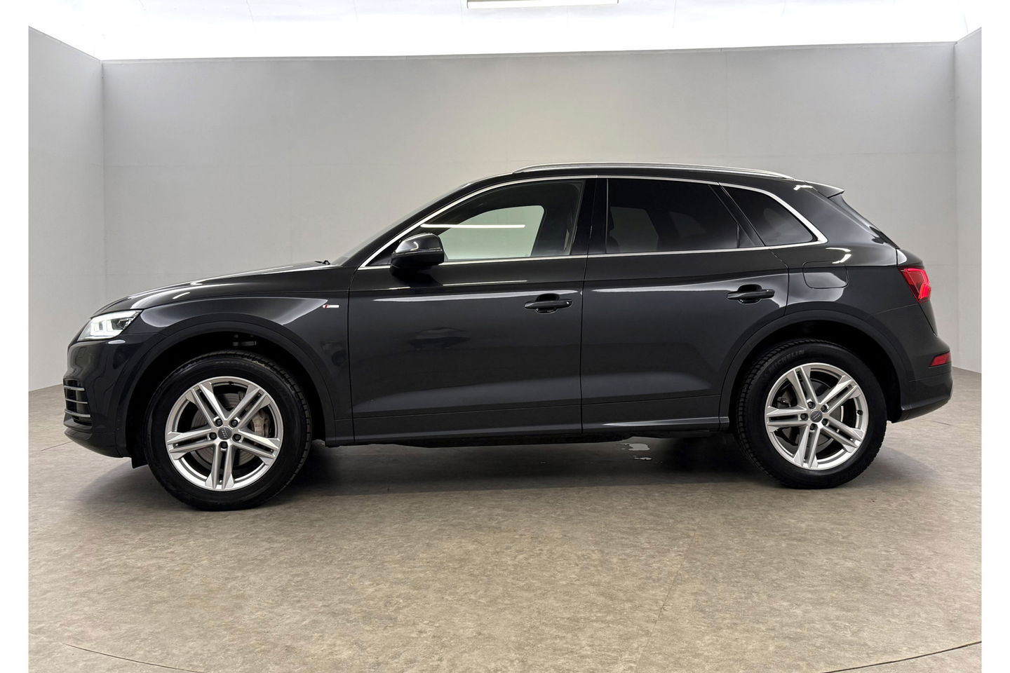 Audi Q5 55 TFSI e Quattro S-line 327PK Camera LED Virtual ACC Clima Navi 20"LMV PDC