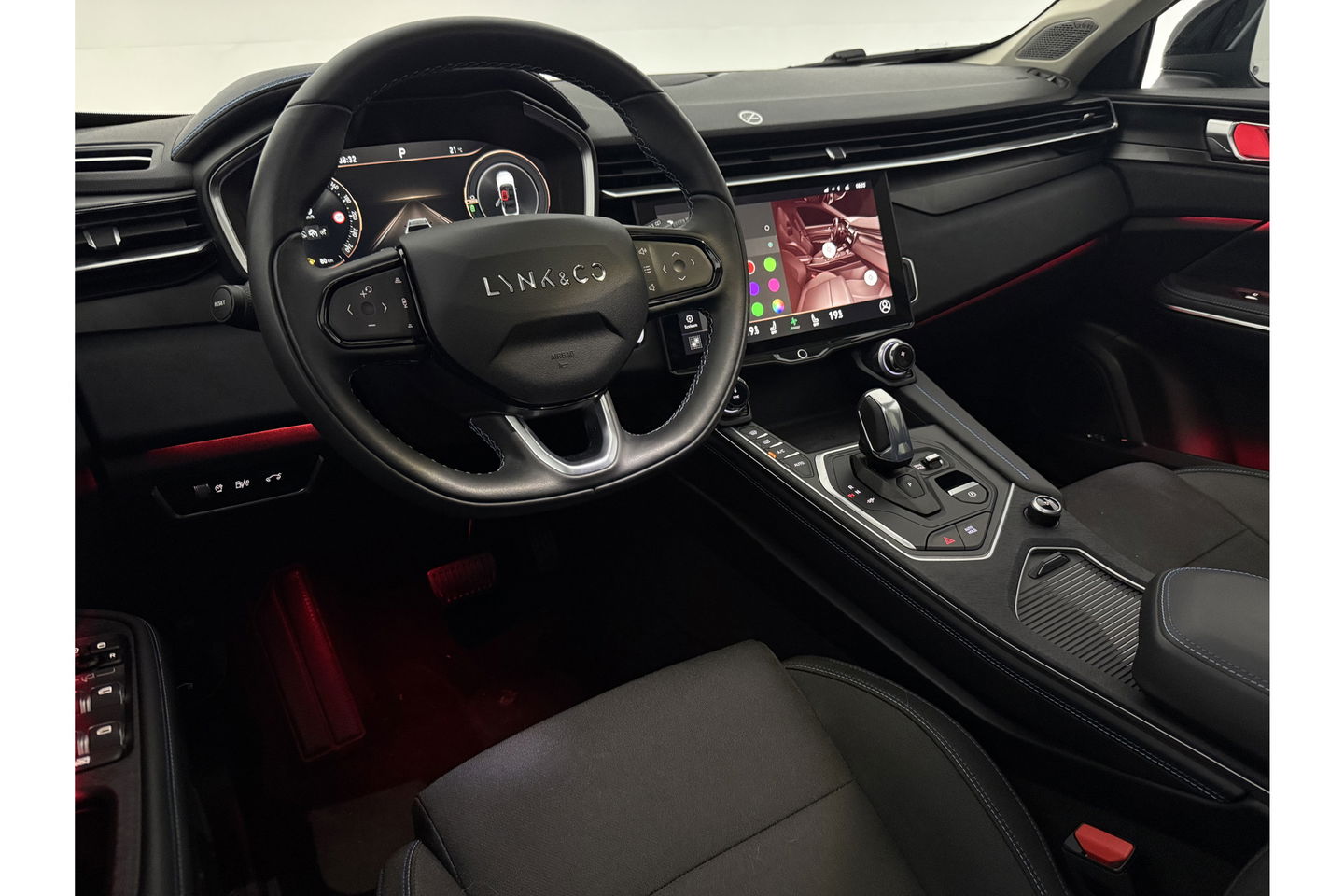Lynk Co 01 1.5 | UNIEK Matte Grijs | 262PK Pano LED Sfeer 360Camera Memory ACC Virtual Carplay Clima Navi 20"LMV