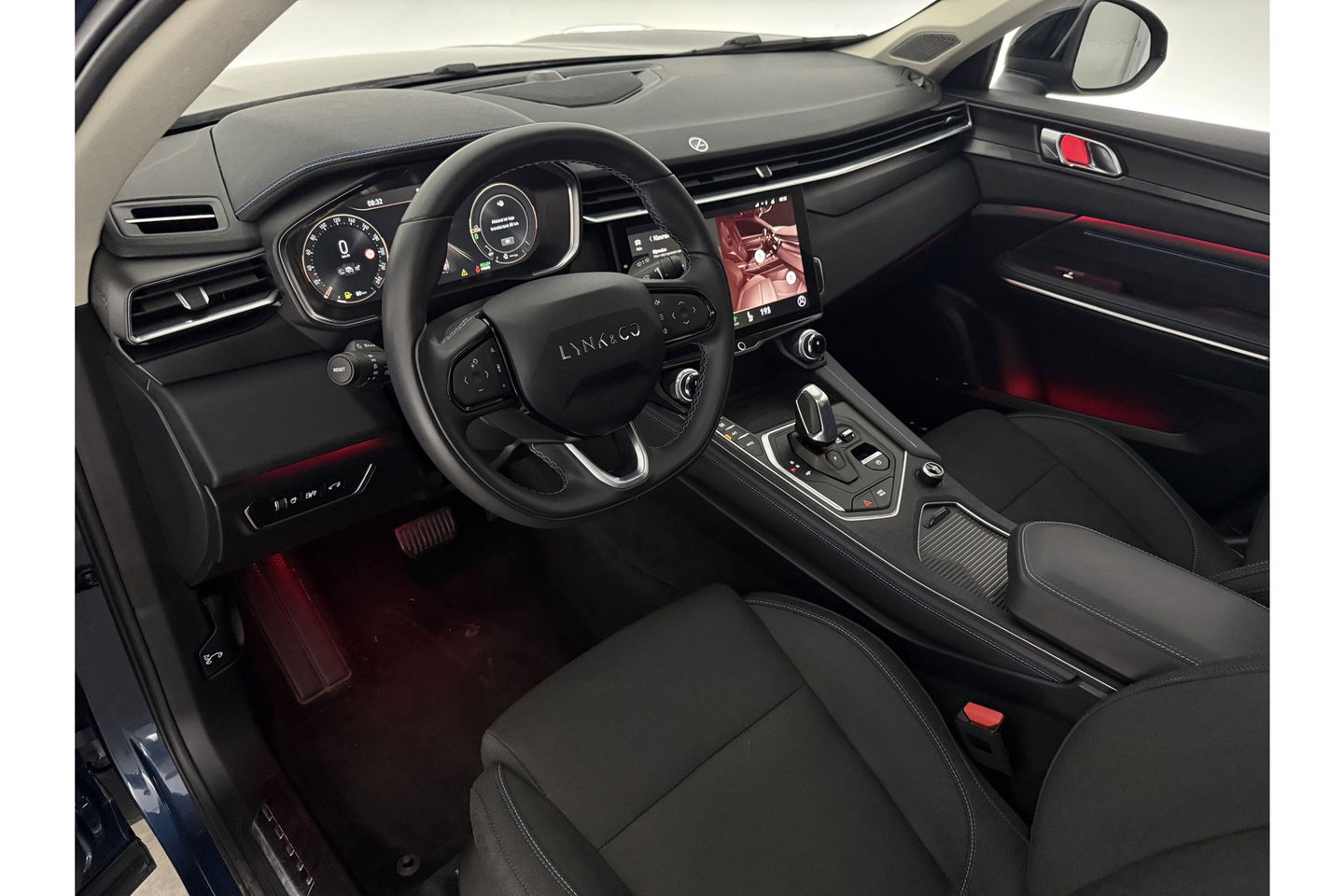 Lynk Co 01 1.5 | UNIEK Matte Grijs | 262PK Pano LED Sfeer 360Camera Memory ACC Virtual Carplay Clima Navi 20"LMV