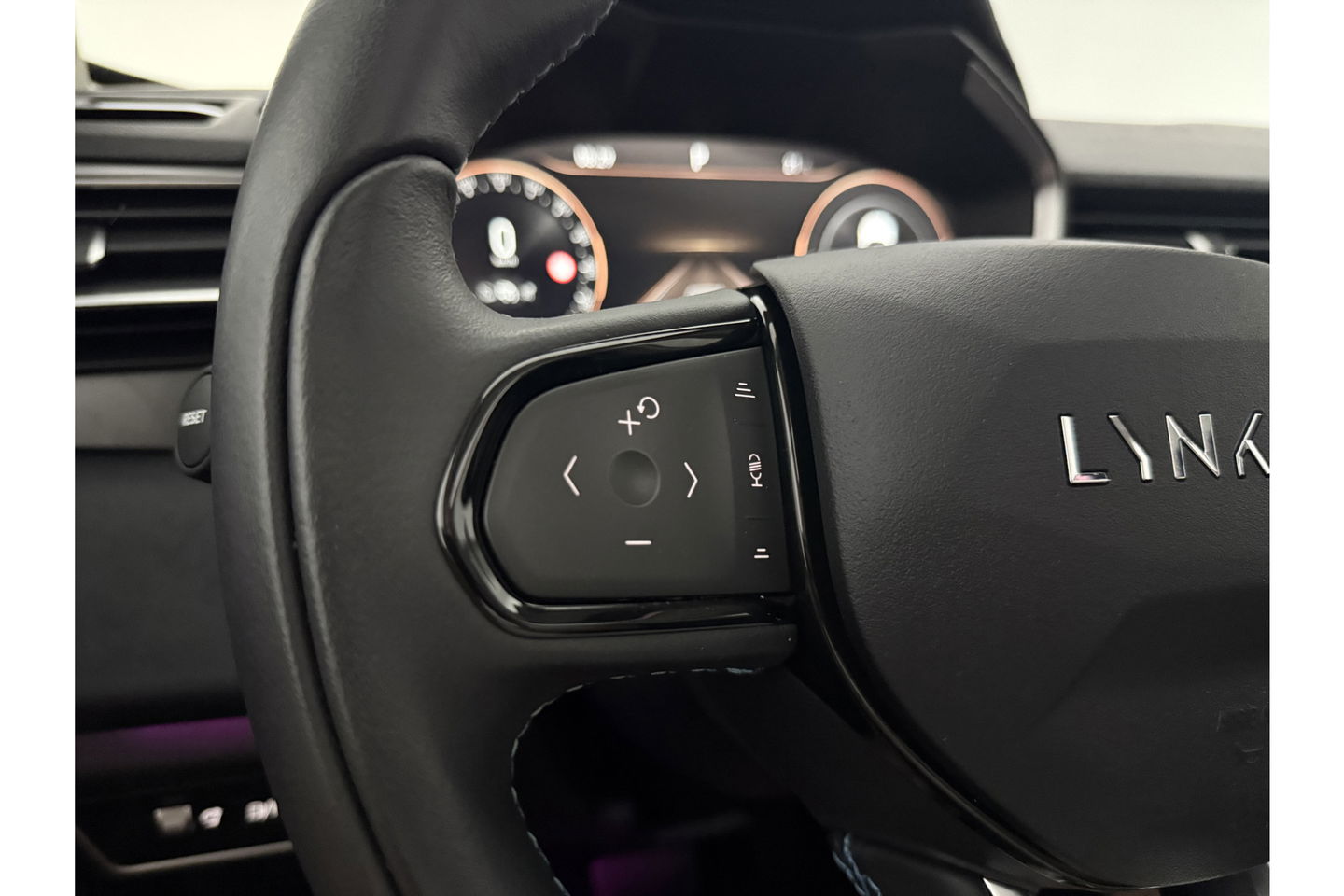 Lynk Co 01 1.5 | UNIEK Matte Grijs | 262PK Pano LED Sfeer 360Camera Memory ACC Virtual Carplay Clima Navi 20"LMV