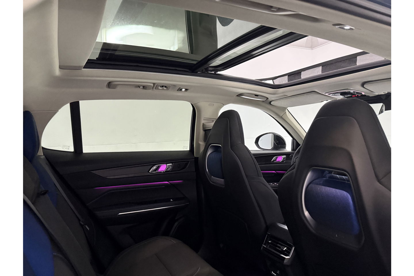 Lynk Co 01 1.5 | UNIEK Matte Grijs | 262PK Pano LED Sfeer 360Camera Memory ACC Virtual Carplay Clima Navi 20"LMV