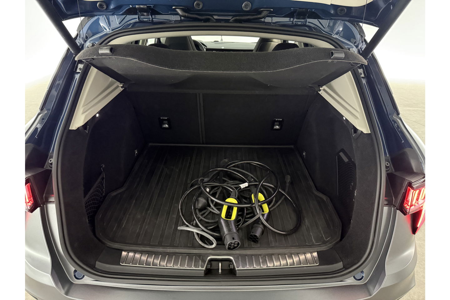 Lynk Co 01 1.5 | UNIEK Matte Grijs | 262PK Pano LED Sfeer 360Camera Memory ACC Virtual Carplay Clima Navi 20"LMV
