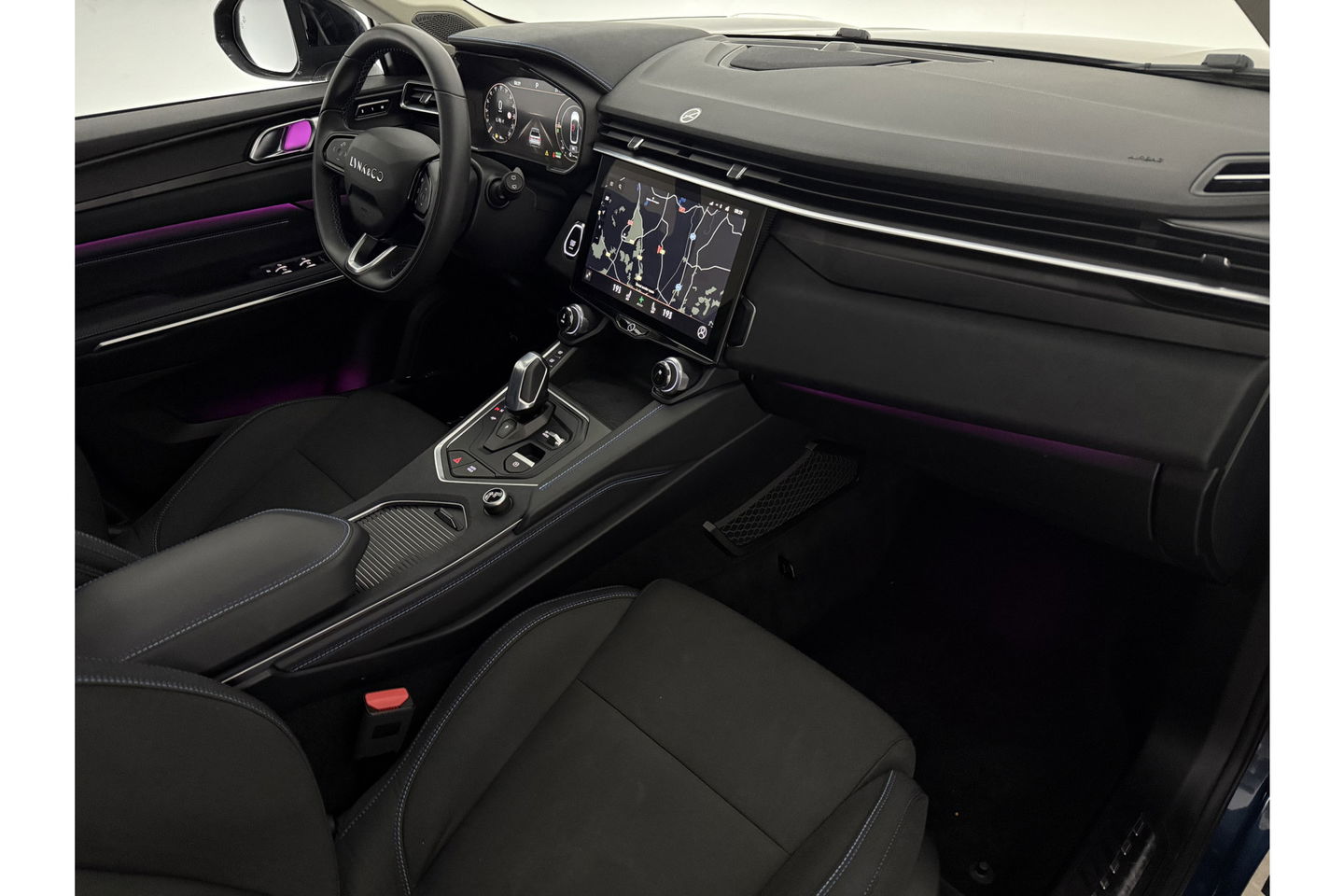 Lynk Co 01 1.5 | UNIEK Matte Grijs | 262PK Pano LED Sfeer 360Camera Memory ACC Virtual Carplay Clima Navi 20"LMV