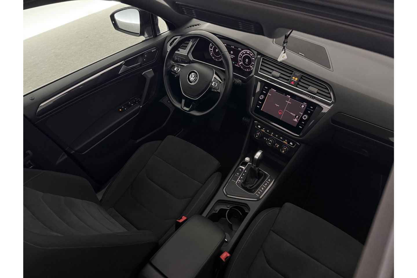 Volkswagen Tiguan Allspace 1.4 TSI R-line DSG Pano LED Dynaudio Camera Carplay ACC Clima Trekhaak Virtual Navi PDC 19"LMV