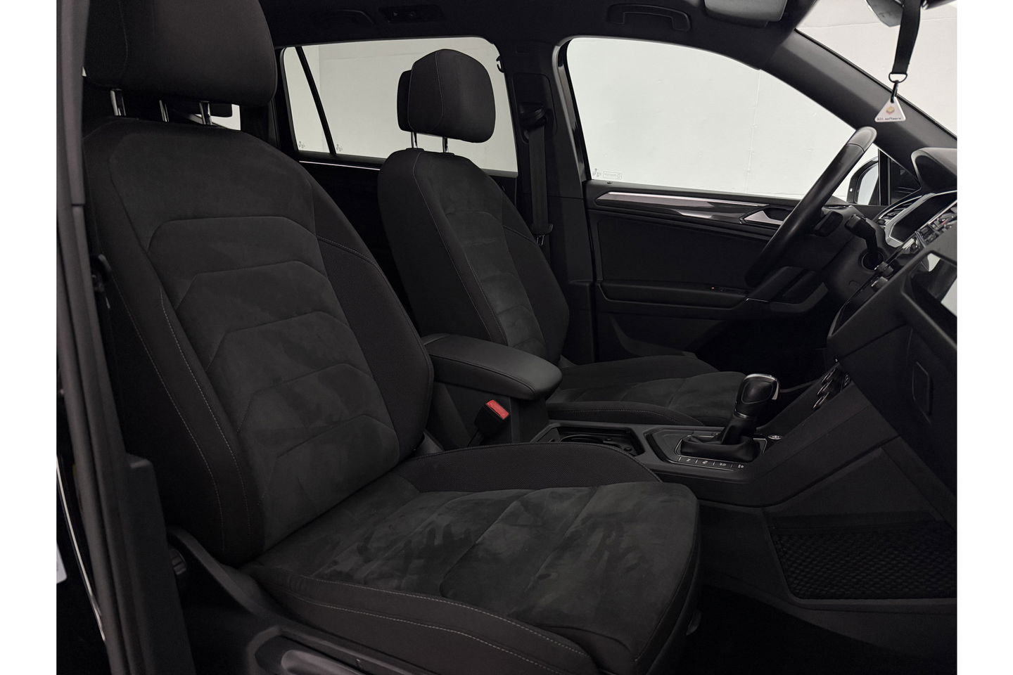Volkswagen Tiguan Allspace 1.4 TSI R-line DSG Pano LED Dynaudio Camera Carplay ACC Clima Trekhaak Virtual Navi PDC 19"LMV