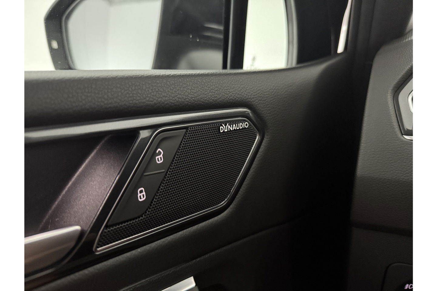 Volkswagen Tiguan Allspace 1.4 TSI R-line DSG Pano LED Dynaudio Camera Carplay ACC Clima Trekhaak Virtual Navi PDC 19"LMV
