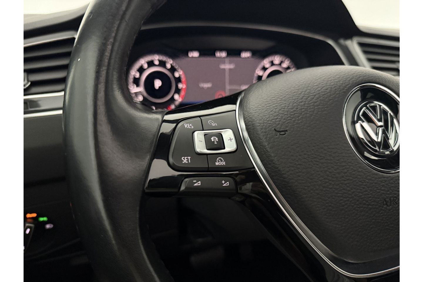 Volkswagen Tiguan Allspace 1.4 TSI R-line DSG Pano LED Dynaudio Camera Carplay ACC Clima Trekhaak Virtual Navi PDC 19"LMV