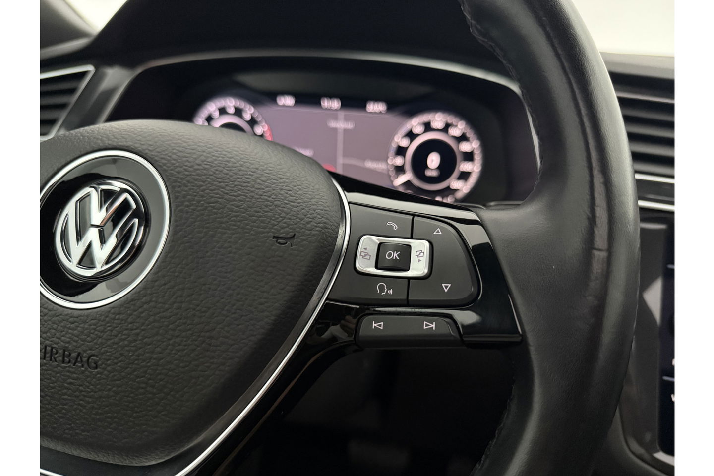 Volkswagen Tiguan Allspace 1.4 TSI R-line DSG Pano LED Dynaudio Camera Carplay ACC Clima Trekhaak Virtual Navi PDC 19"LMV