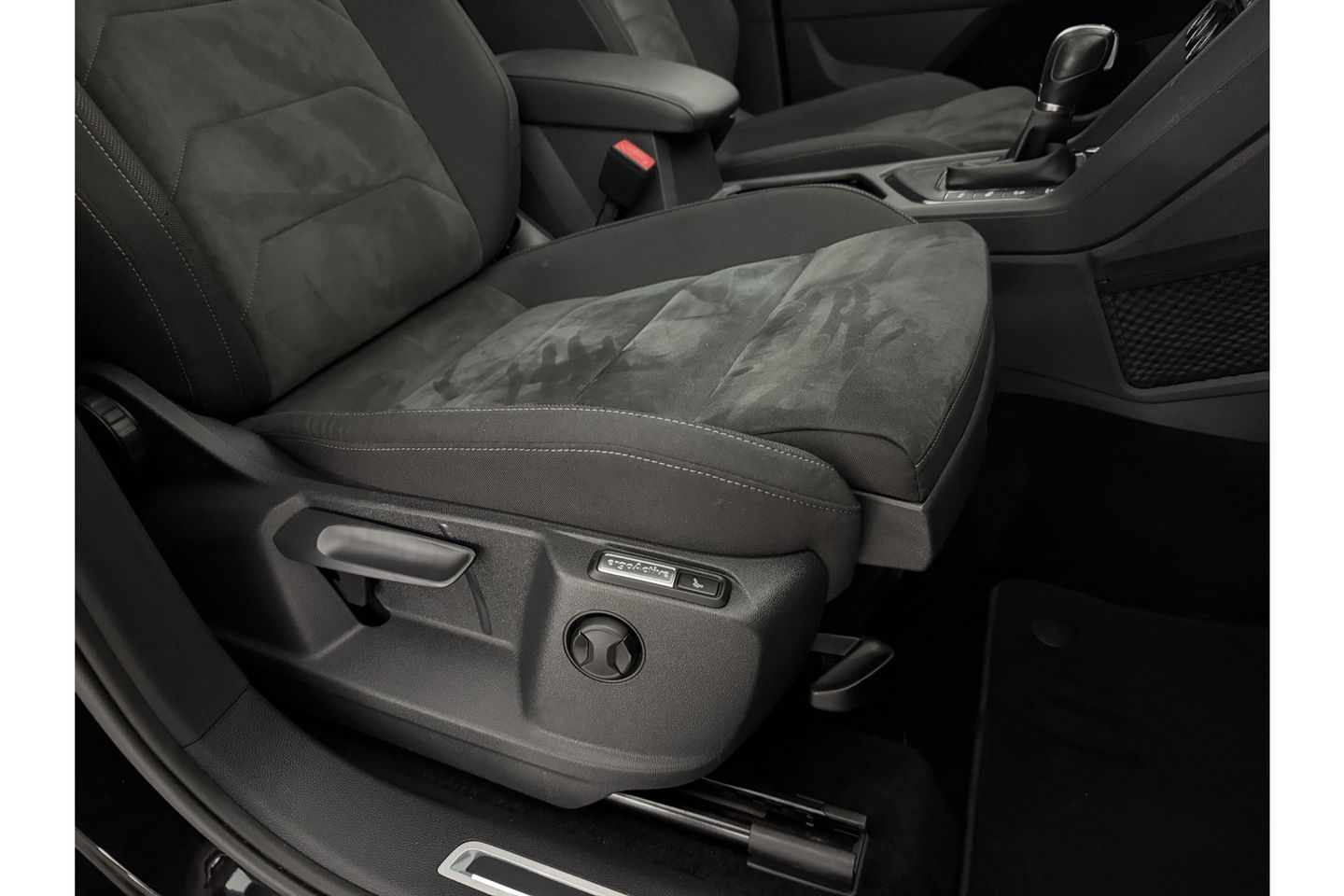 Volkswagen Tiguan Allspace 1.4 TSI R-line DSG Pano LED Dynaudio Camera Carplay ACC Clima Trekhaak Virtual Navi PDC 19"LMV
