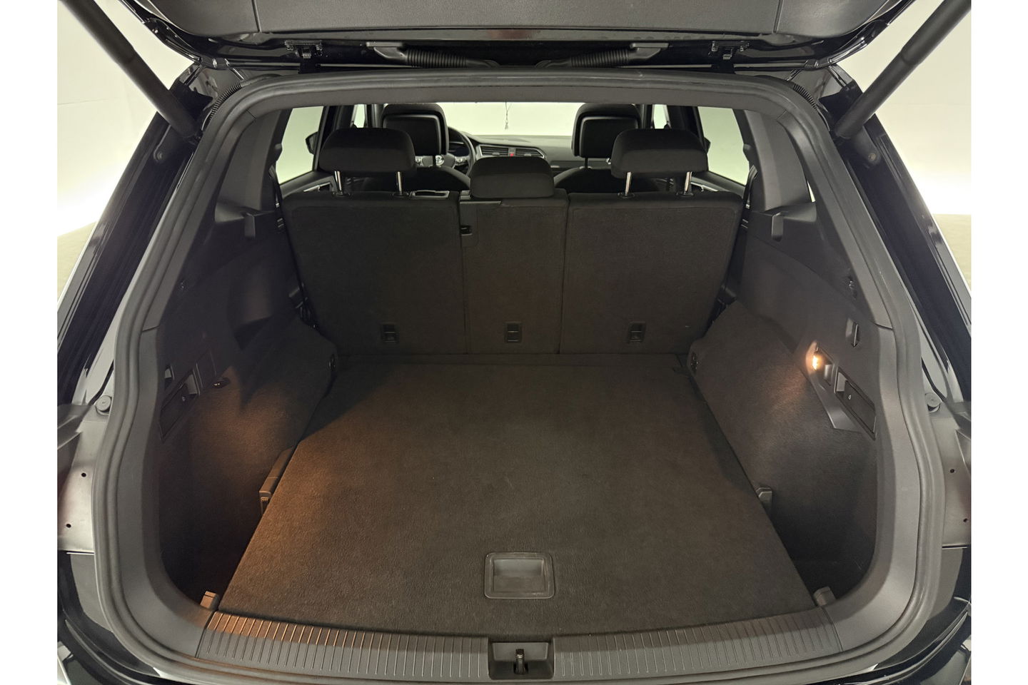 Volkswagen Tiguan Allspace 1.4 TSI R-line DSG Pano LED Dynaudio Camera Carplay ACC Clima Trekhaak Virtual Navi PDC 19"LMV