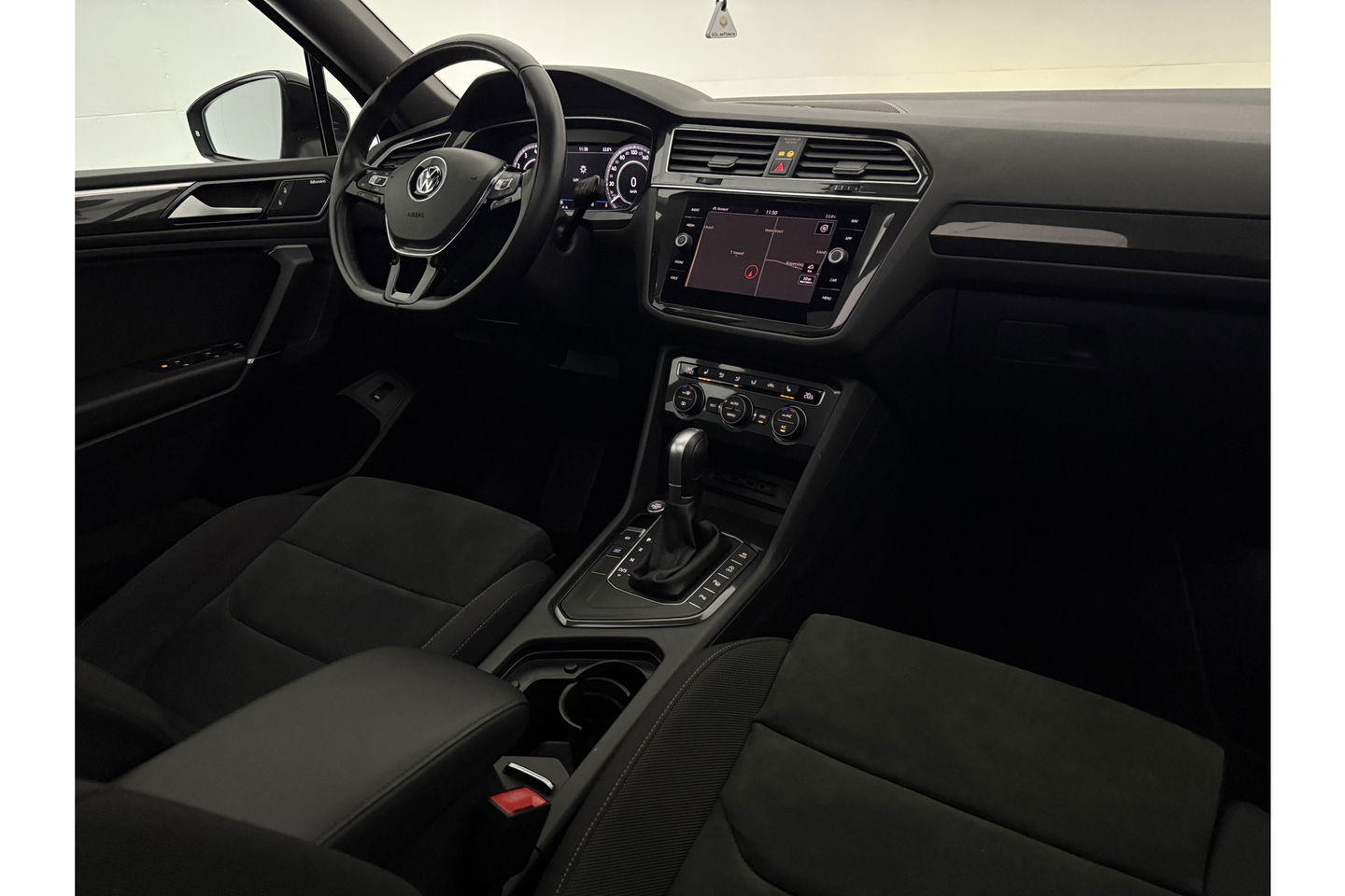 Volkswagen Tiguan Allspace 1.4 TSI R-line DSG Pano LED Dynaudio Camera Carplay ACC Clima Trekhaak Virtual Navi PDC 19"LMV