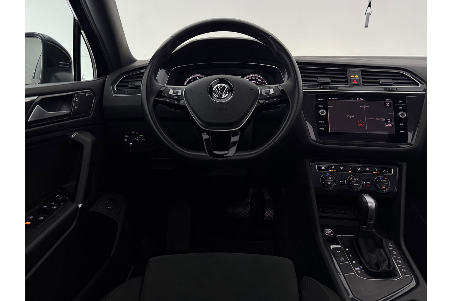 Volkswagen Tiguan Allspace 1.4 TSI R-line DSG Pano LED Dynaudio Camera Carplay ACC Clima Trekhaak Virtual Navi PDC 19"LMV