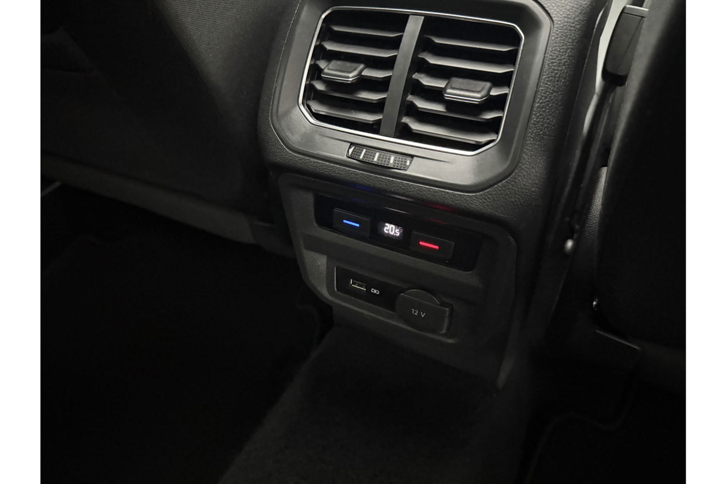 Volkswagen Tiguan Allspace 1.4 TSI R-line DSG Pano LED Dynaudio Camera Carplay ACC Clima Trekhaak Virtual Navi PDC 19"LMV