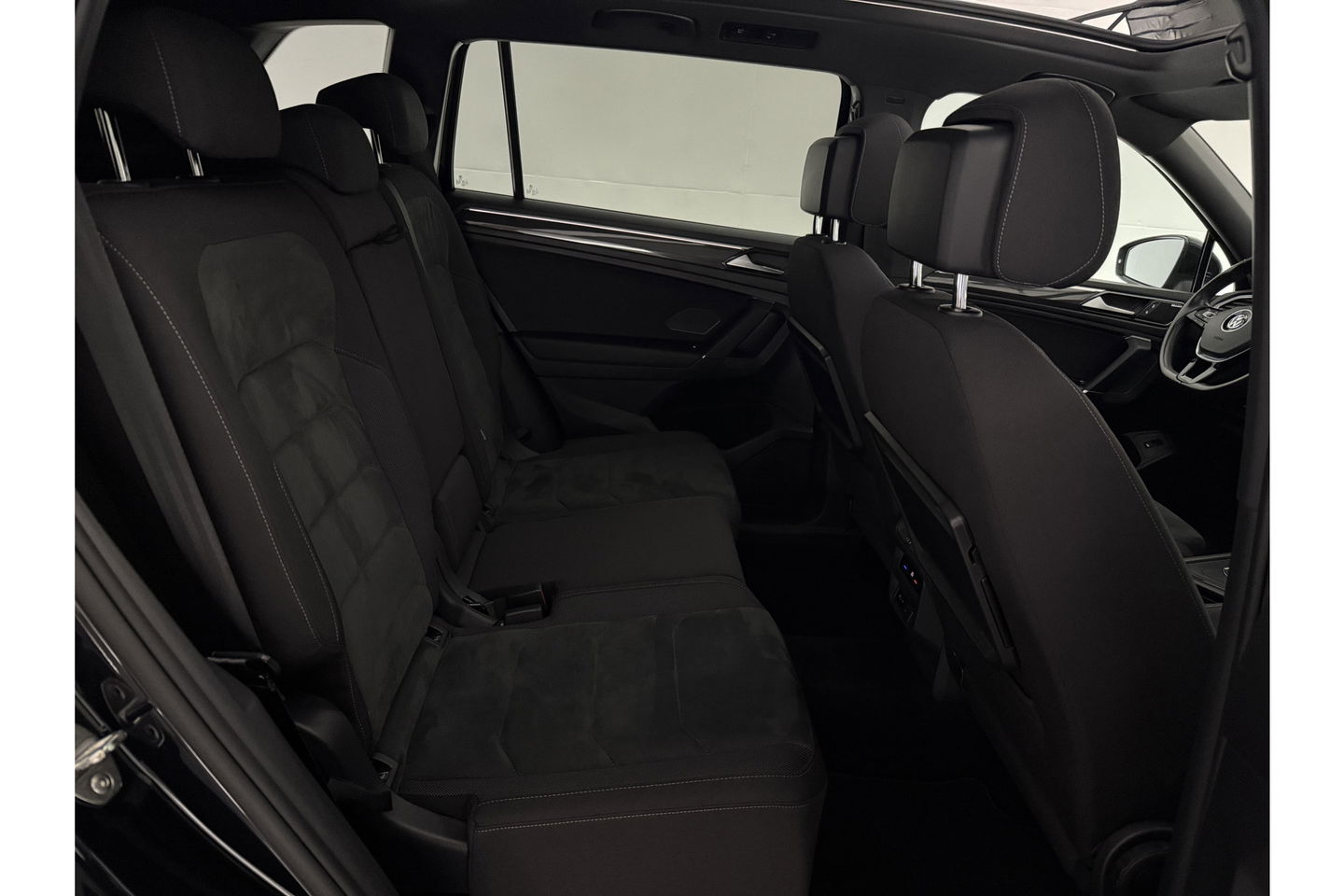 Volkswagen Tiguan Allspace 1.4 TSI R-line DSG Pano LED Dynaudio Camera Carplay ACC Clima Trekhaak Virtual Navi PDC 19"LMV