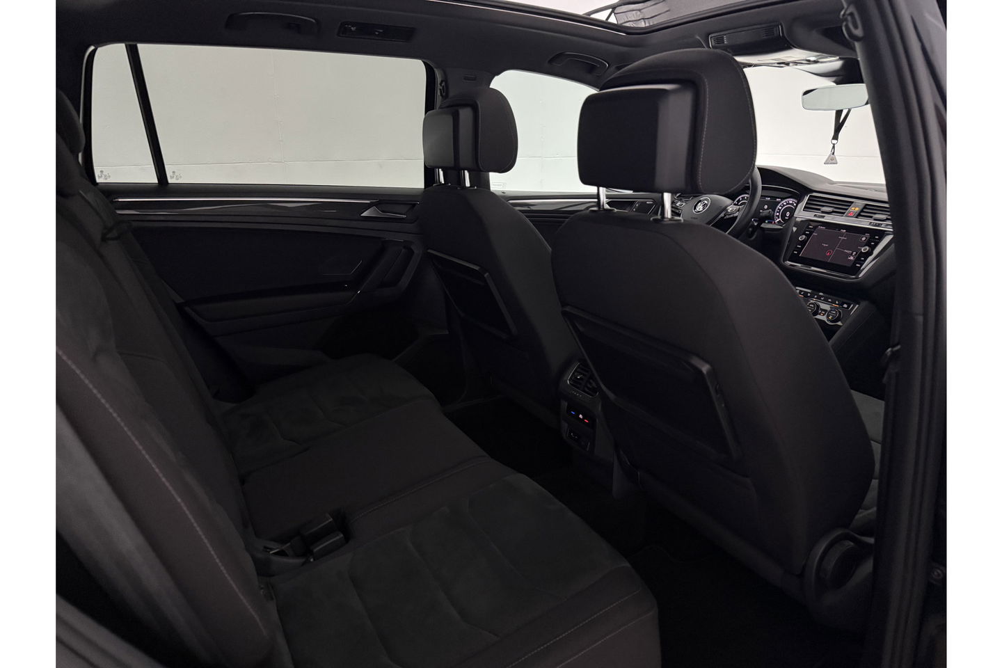 Volkswagen Tiguan Allspace 1.4 TSI R-line DSG Pano LED Dynaudio Camera Carplay ACC Clima Trekhaak Virtual Navi PDC 19"LMV
