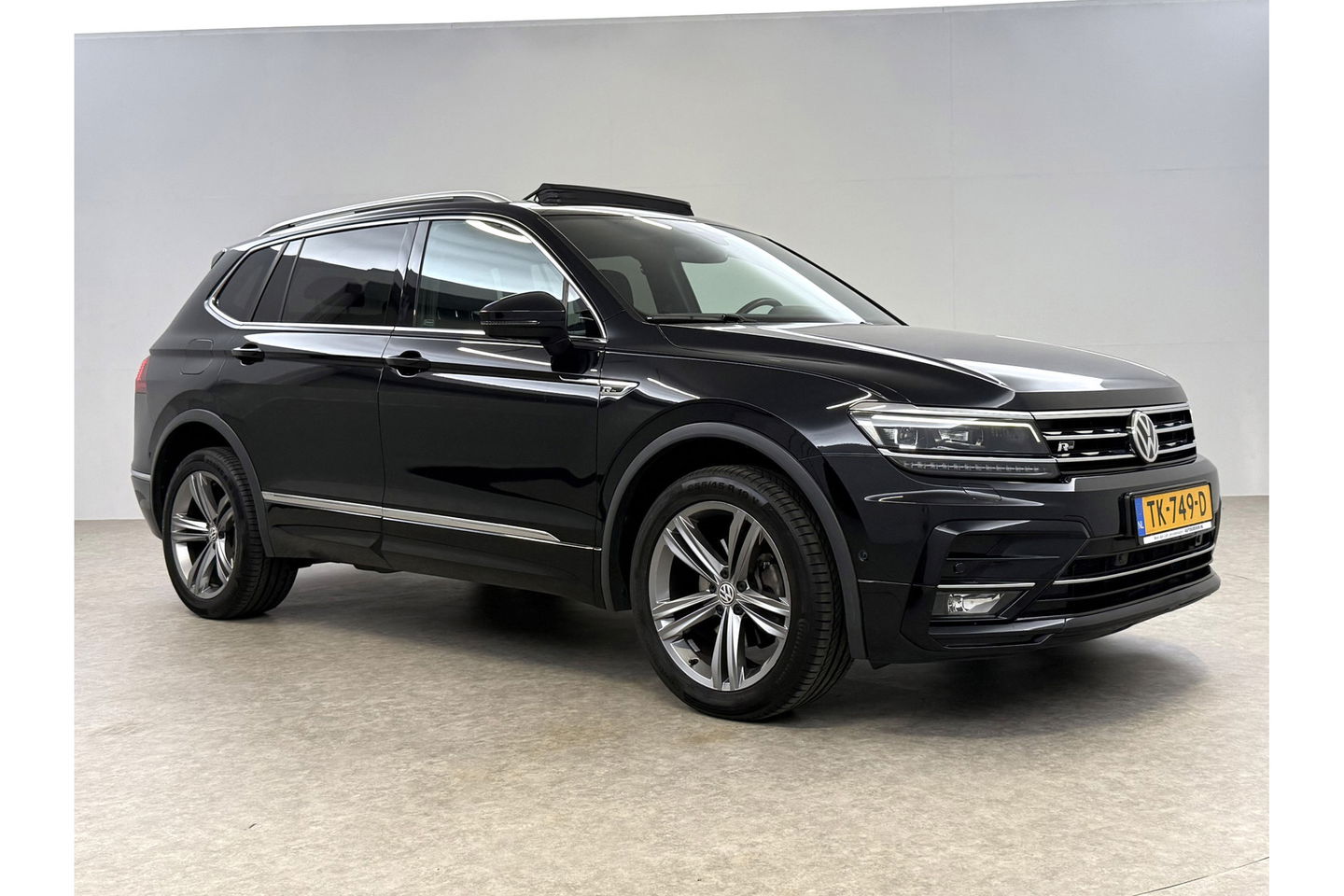 Volkswagen Tiguan Allspace 1.4 TSI R-line DSG Pano LED Dynaudio Camera Carplay ACC Clima Trekhaak Virtual Navi PDC 19"LMV