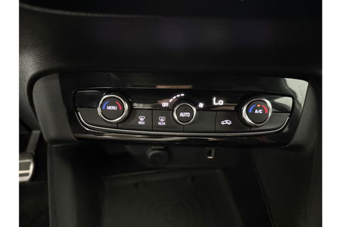 Opel Corsa 1.2 GS Line Clima Cruise Carplay LED Navigatie PDC 17"LMV