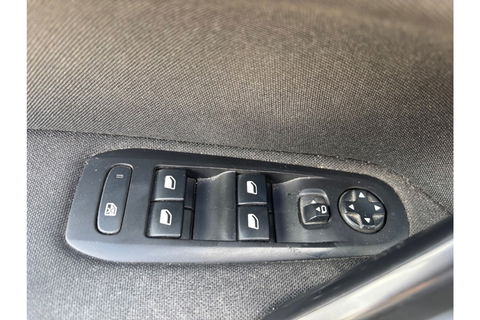 Peugeot 308 1.2 PURETECH STYLE 110 PK NAVI AIRCO/ECC PDC