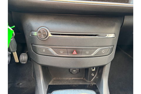 Peugeot 308 1.2 PURETECH STYLE 110 PK NAVI AIRCO/ECC PDC