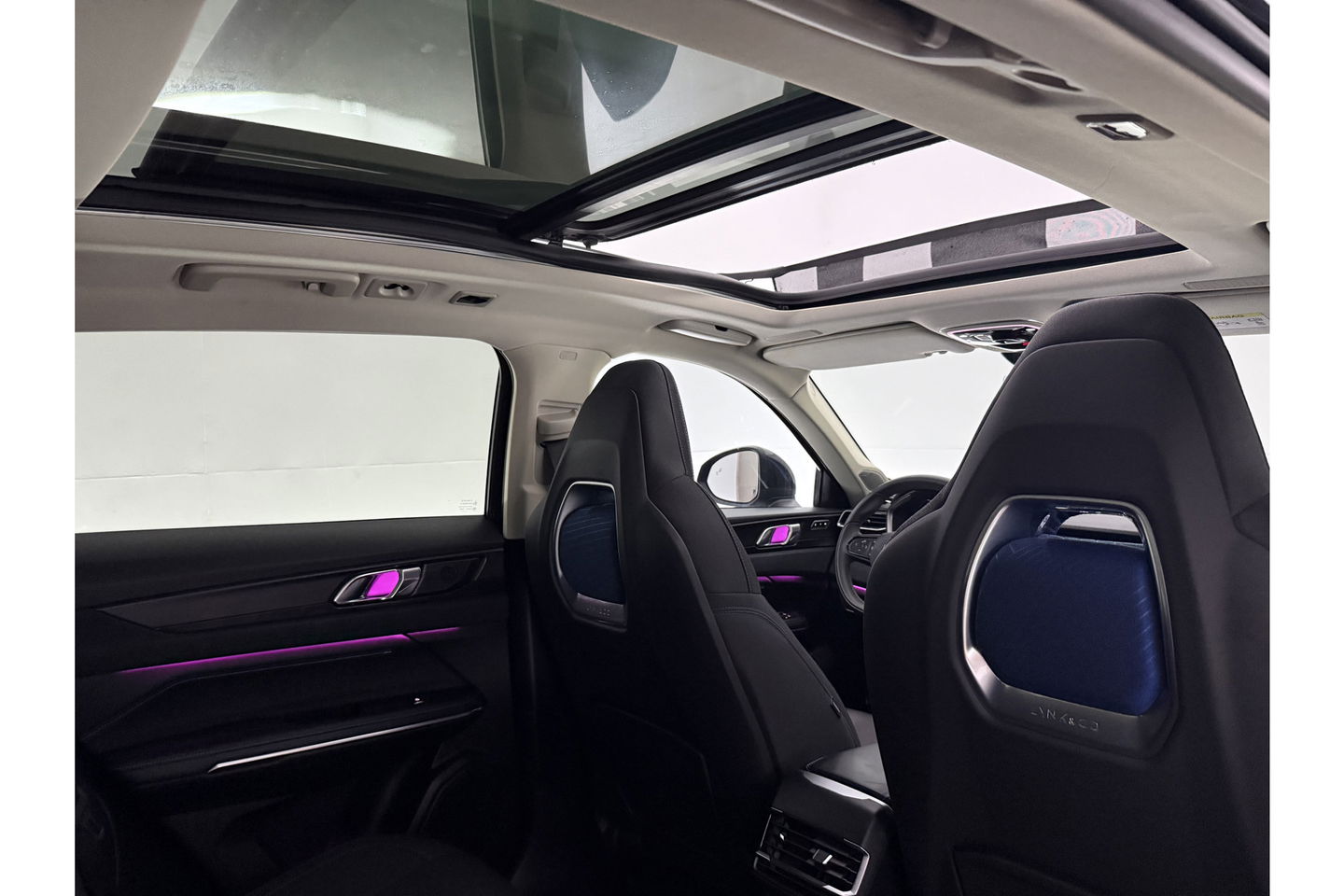 Lynk Co 01 1.5 262PK 360 Camera Memory Pano LED Sfeer ACC Virtual Carplay Clima Navi PDC 20"LMV