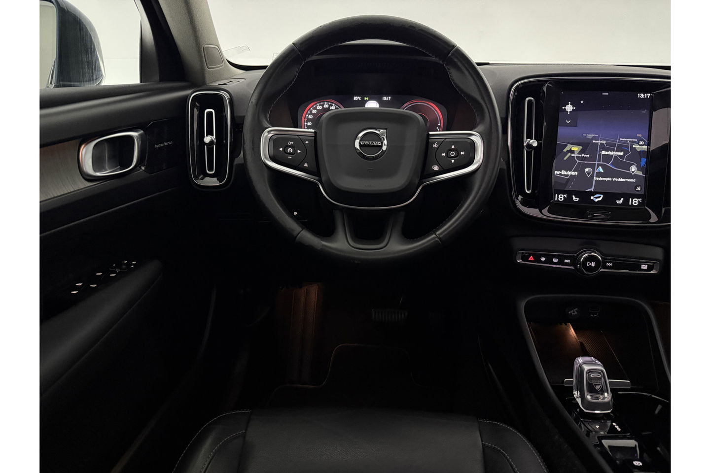 Volvo XC40 1.5 T5 Twin Engine Inscription 262PK Pano Sfeer LED Harman Kardon ACC Leder Clima Navi PDC 19"LMV