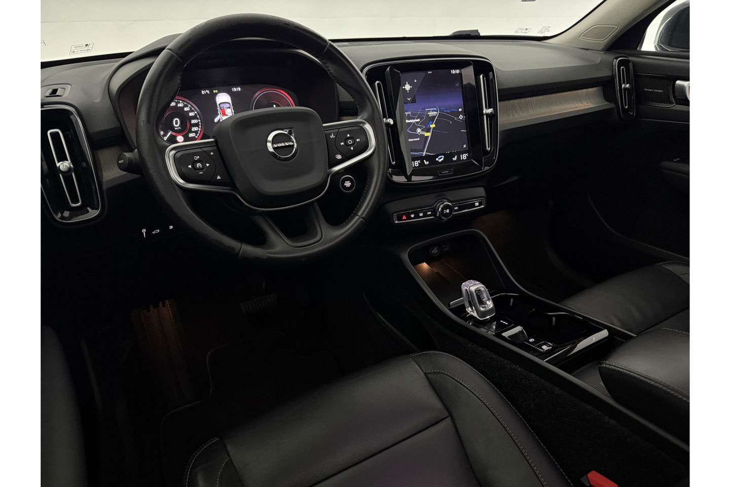 Volvo XC40 1.5 T5 Twin Engine Inscription 262PK Pano Sfeer LED Harman Kardon ACC Leder Clima Navi PDC 19"LMV