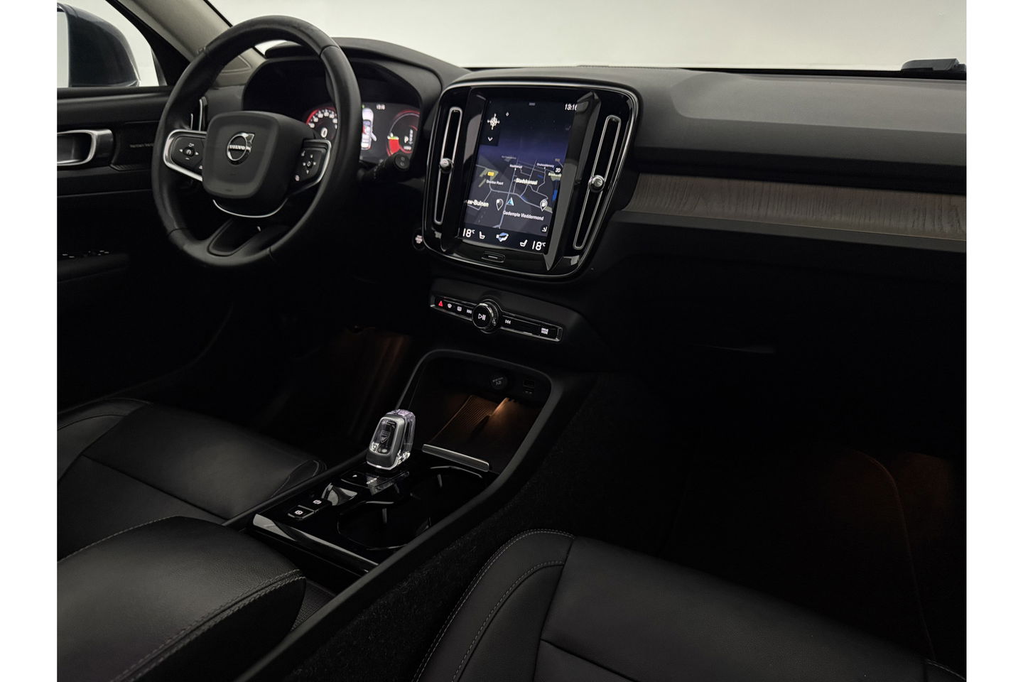 Volvo XC40 1.5 T5 Twin Engine Inscription 262PK Pano Sfeer LED Harman Kardon ACC Leder Clima Navi PDC 19"LMV