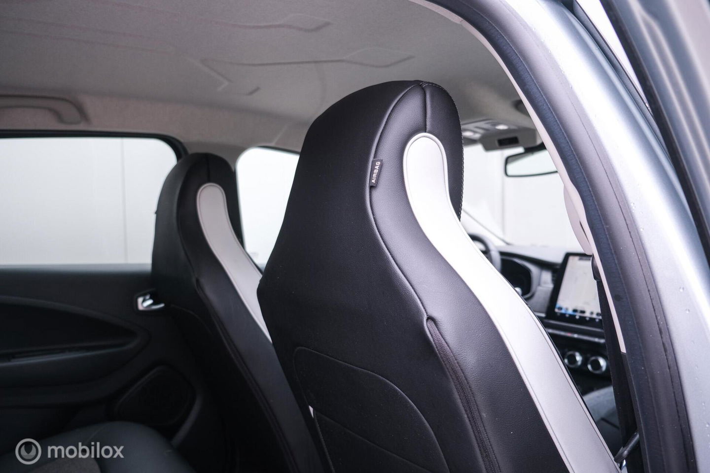 Renault ZOE R135 Intens 52 kWh | winterpack | nl auto | 1e eigenaar | rijklaar |