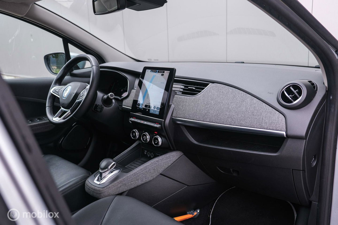 Renault ZOE R135 Intens 52 kWh | winterpack | nl auto | 1e eigenaar | rijklaar |