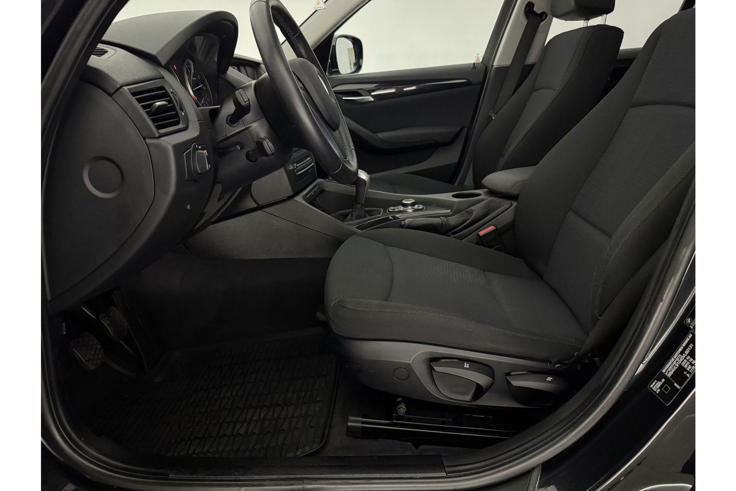 BMW X1 sDrive20i | APK tot 05-2026 | Pano Clima Cruise Trekhaak Navigatie PDC 17"LMV