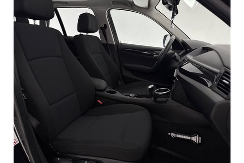 BMW X1 sDrive20i | APK tot 05-2026 | Pano Clima Cruise Trekhaak Navigatie PDC 17"LMV
