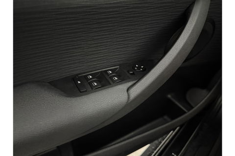 BMW X1 sDrive20i | APK tot 05-2026 | Pano Clima Cruise Trekhaak Navigatie PDC 17"LMV